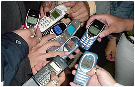 Adolescentes con móvil