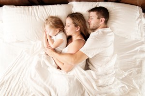 camas queen king size, una alternativa para padres con hijos recien nacidos