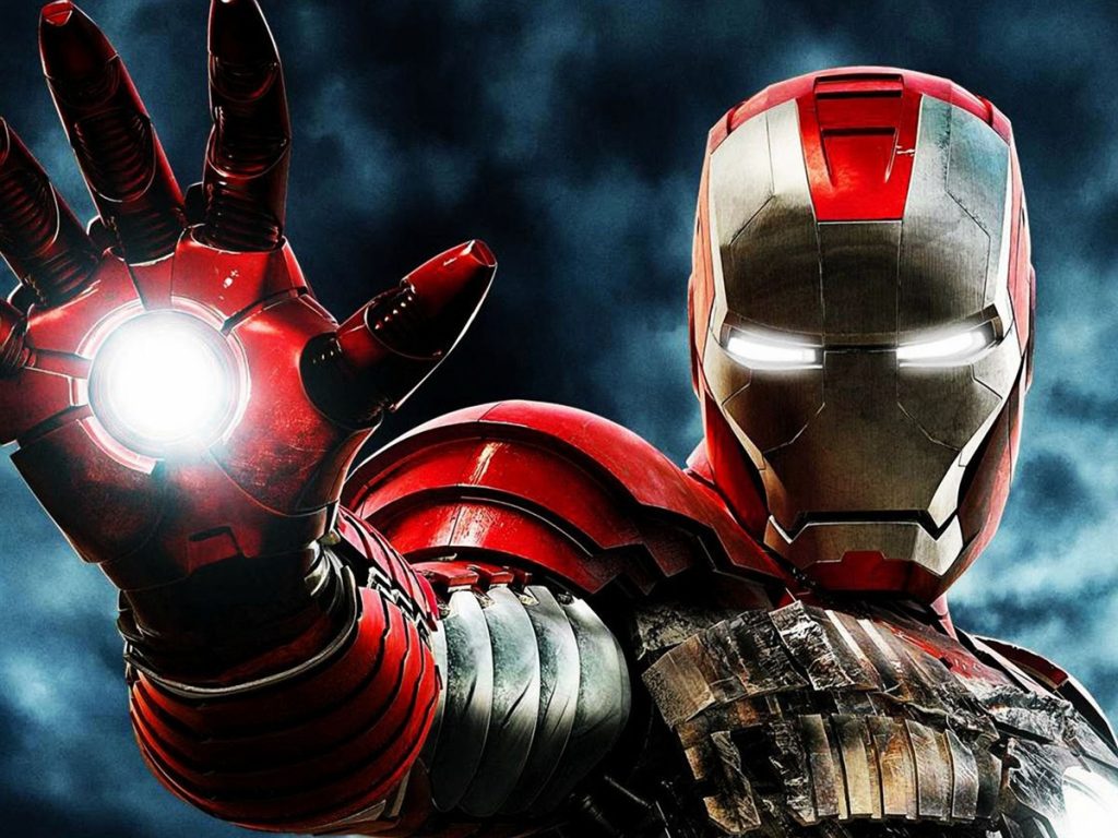Iron man con la mano en posición de ataque
