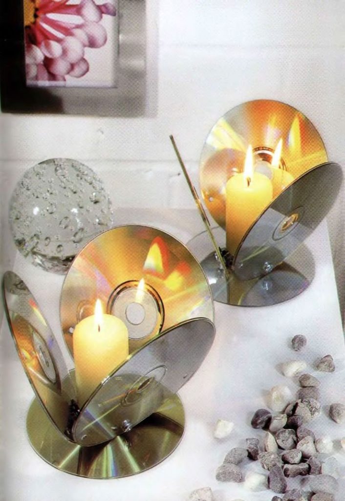 Portavelas hecho con CD reciclados - La Tienda Home